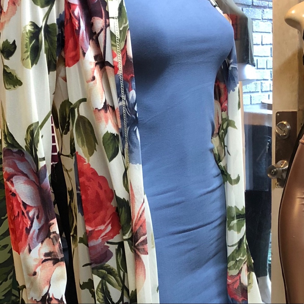 Simple Bodycon Dress - Picture 2 of 4